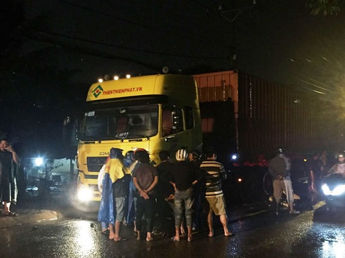 Tai nạn giao th&ocirc;ng ng&agrave;y 2/4: Nam thanh ni&ecirc;n bị &ocirc; t&ocirc; t&ocirc;ng d&iacute;nh v&agrave;o cột điện, tử vong