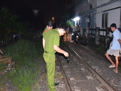 Tai nạn giao th&ocirc;ng ng&agrave;y 3/4: Xe tải t&ocirc;ng li&ecirc;n tiếp 3 xe m&aacute;y, 5 người thương vong