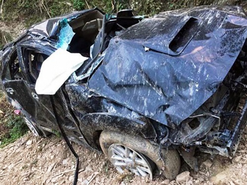 Tai nạn giao th&ocirc;ng ng&agrave;y 4/4: Xe Fortuner bị v&ograve; n&aacute;t, 7 người thương vong