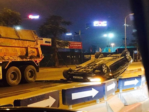 Tai nạn giao th&ocirc;ng ng&agrave;y 6/4: Hai c&ocirc; g&aacute;i thương vong dưới b&aacute;nh container