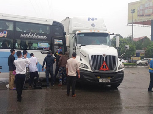Tai nạn giao th&ocirc;ng ng&agrave;y 12/4: Li&ecirc;n tiếp 3 vụ tai nạn xe kh&aacute;ch, h&agrave;ng chục người thương vong