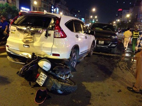 Tai nạn giao th&ocirc;ng ng&agrave;y 15/4: Vợ mang bầu 5 th&aacute;ng v&agrave; con tử vong, chồng nguy kịch