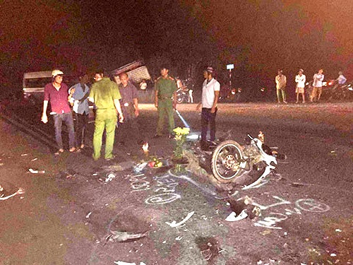 Tai nạn giao th&ocirc;ng ng&agrave;y 1/5: 2 xe m&aacute;y đối đầu, 4 người tử vong tại chỗ