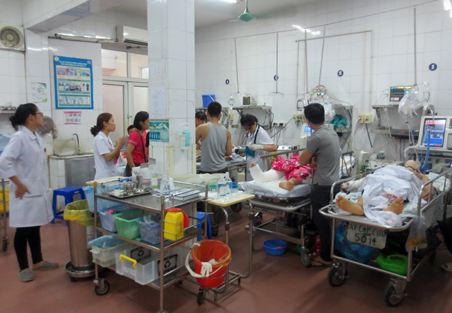 Nhiều bệnh nh&acirc;n bị TNGT đang nằm cấp cứu, điều trị tại Bệnh viện Việt Đức. Ảnh: C&ocirc;ng an nh&acirc;n d&acirc;n 