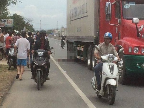 Tai nạn giao th&ocirc;ng ng&agrave;y 8/5: Đưa con đi học, mẹ tử vong dưới b&aacute;nh xe ben