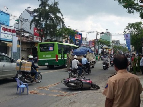 Tai nạn giao th&ocirc;ng ng&agrave;y 29/5: Đi kh&aacute;m bệnh về, 2 vợ chồng bị xe ben t&ocirc;ng thương vong