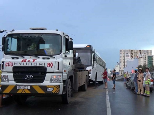 Tai nạn giao th&ocirc;ng ng&agrave;y 31/5: Đ&acirc;m v&agrave;o kh&uacute;c củi ng&atilde; ra đường bị &ocirc; t&ocirc; tải c&aacute;n tử vong