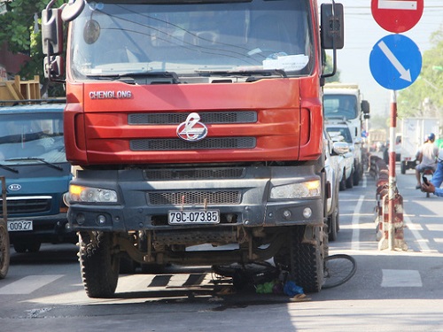 Tai nạn giao th&ocirc;ng mới nhất 24h qua ng&agrave;y 27/6/2017