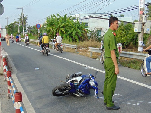 Tai nạn giao th&ocirc;ng mới nhất 24h qua ng&agrave;y 4/11/2017