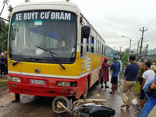 Tai nạn giao th&ocirc;ng mới nhất 24h qua ng&agrave;y 6/11/2017