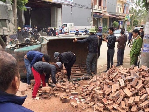 Tai nạn giao th&ocirc;ng mới nhất 24h qua ng&agrave;y 15/12/2017