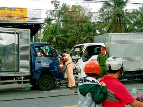 Tai nạn giao th&ocirc;ng mới nhất 24h qua ng&agrave;y 26/12/2017