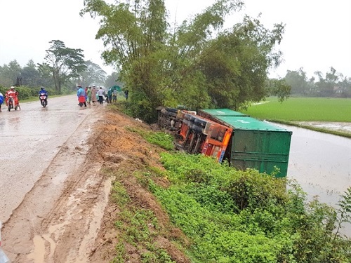 Tai nạn giao th&ocirc;ng mới nhất 24h qua ng&agrave;y 4/1/2018