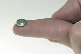 Pin c&uacute;c &aacute;o tuy nhỏ nhưng mức nguy hiểm rất lớn 