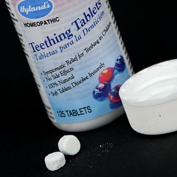 FDA khuyến c&aacute;o người d&acirc;n ngừng sử dụng thuốc giảm đau răng Hyland ngay lập tức 