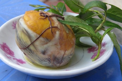 trứng vịt lộn