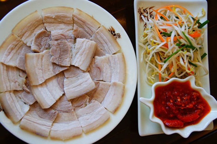 Thịt lợn v&agrave; thịt b&ograve; kh&ocirc;ng thể kết hợp với nhau