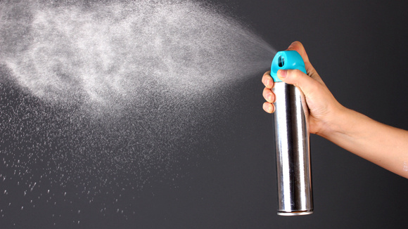 Trong th&agrave;nh phần c&aacute;c sản phẩm nước hoa xịt ph&ograve;ng, chất Phathalates l&agrave; một chất v&ocirc; c&ugrave;ng nguy hiểm