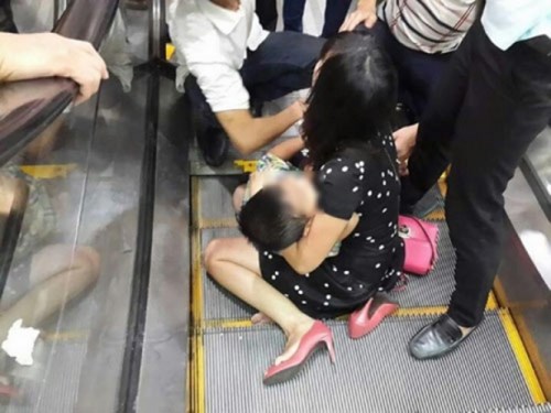 Vụ tai nạn thang cuốn tại s&acirc;n bay T&acirc;n Sơn Nhất 
