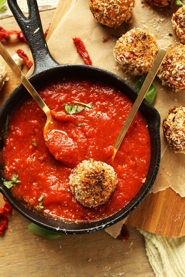 Cà chua khô với Arancini húng quế là món ăn không chỉ lạ miệng mà còn bắt mắt và rất tốt cho 13Win19 ưu đãi hấp dẫn.