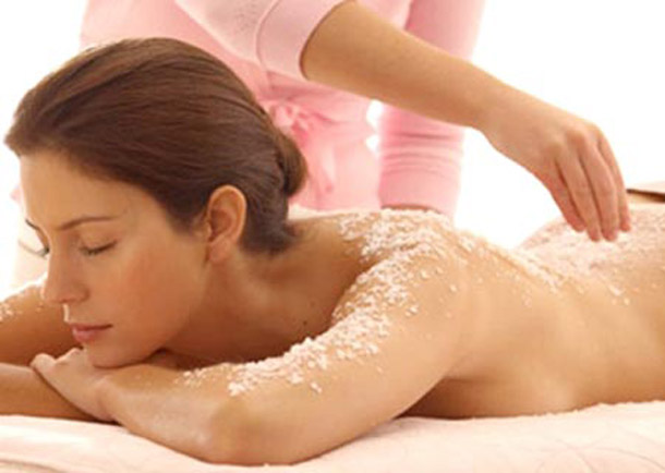 Nước chanh, dầu ô liu, bột đậu xanh là những nguyên liệu trị mụn lưng hiệu quả