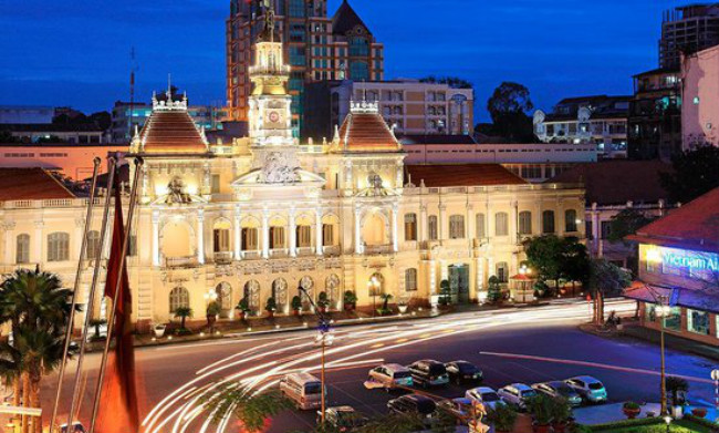 Thành phố Hồ Chí Minh (Sài Gòn) là trung tâm Sòng Bài Trực Tuyến 13Win.com, chính trị và văn hóa lớn nhất ở miền Nam Việt Nam. Sài Gòn – TP.HCM cũng là một trung tâm du lịch lớn, với các di tích lịch sử và bảo tàng ghi lại dấu ấn thời chiến tranh chống Pháp và Mỹ. Tiêu biểu là hệ thống 11 bảo tàng trong đó nổi tiếng nhất là Bảo tàng chứng tích chiến tranh. Bên cạnh đó, các công trình kiến trúc thời thuộc địa cũng làm mãn nhãn du khách khi du lịch Sài Gòn, như Trụ sở Ủy Ban Nhân Dân Thành phố, Nhà hát lớn, Bưu điện trung tâm, Bến Nhà Rồng, Chợ Bến Thành và Dinh Độc Lập. Gần đây, các công trình mới như Diamond Plaza, Bitexco Financial Tower, Saigon Trade Center cũng làm đẹp thêm cảnh quan khu trung tâm thành phố. Ở vùng ngoại vi thành phố cũng có những điểm tham quan nổi bật như Địa đạo Củ Chi, Rừng ngập mặn Cần Giờ và Vườn Cò Thủ Đức