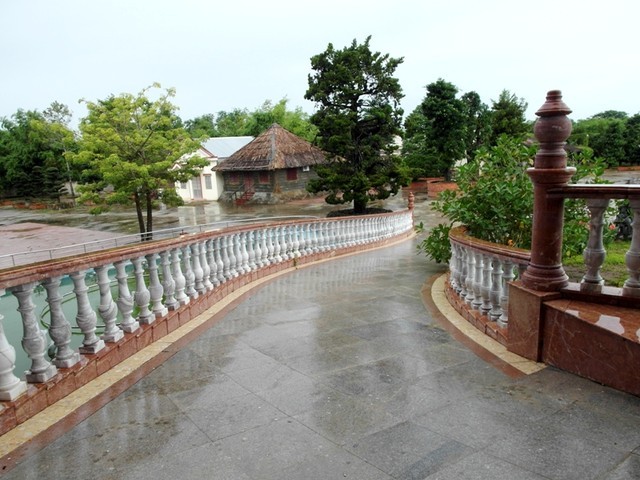 Lối vào cổng chính nhìn từ trên cao nhìn xuống. Ảnh: Người đưa tin