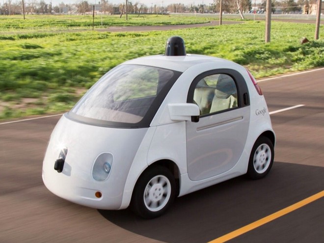 Ôtô tự lái (Self-driving cars) sẽ đảm bảo cho chúng ta an toàn và tiết kiệm thời gian hơn. Hiện nay đã có nhiều hãng đầu tư phát triển dự án xe ôtô tự lái như Audi, BMW, google, Honda, Tesla, Mercedes-Benz, Toyota, Nissan, Ford, GM, Daimler... và đều trong giai đoạn chạy thử nghiệm trên đường phố. Ảnh: báo Zing.vn
