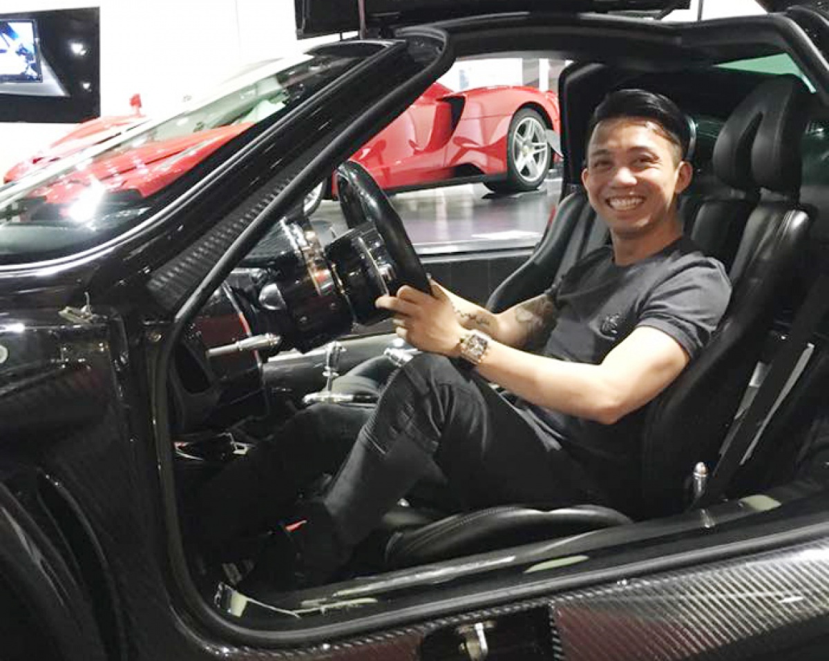 Tháng 7/2016 vừa qua - tay chơi siêu xe này còn có ý định đưa siêu xe tốc độ cao “thần gió” Pagani Huayra trị giá 78 tỷ đồng về đội của mình. Tuy nhiên sau đó tin đồn này được rút lại, theo nhiều thông tin thì do mức thuế và phí sau 1/7/2016 quá cao.