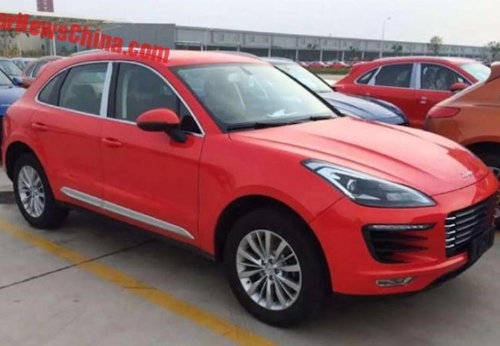 Về kích thước, Zotye SR8 sở hữu kích thước dài x rộng x cao là 4.744 x 1.929 x 1.647 (mm), và chiều dài cơ sở là 2.850 đều lớn hơn bản thật Macan. Trong khi đó Porsche Macan có số đo là 4.681 x 1.923 x 1.624 cùng chiều dài cơ sở 2.807 (mm).
