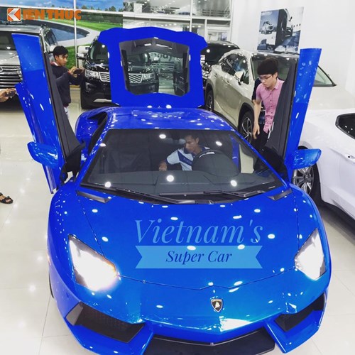 Tính đến thời điểm này, Việt Nam đã có 9 chiếc Lamborghini Aventador, bao gồm 2 chiếc mui trần, một bản LP750 SV, một bản độ DMC, còn lại 5 chiếc phiên bản thường màu vàng, cam, trắng sữa, trắng ngà và xanh dương. Ảnh: báo Kiến thức