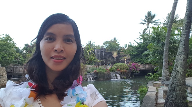 Ảnh chụp chân dung bằng camera sau và camera trước đều tự nhiên và sát thực tế, không quá ''nịnh mắt'' và làm mịn da quá đà như trước. Ảnh: Vnexpress