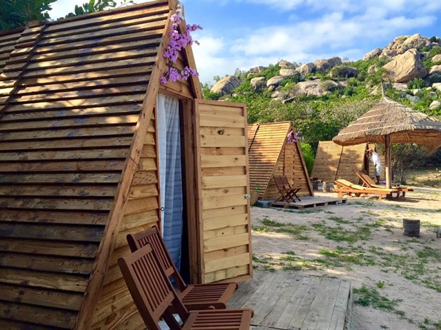 Lều gỗ với những trải nghiệm mới mẻ cho kh&aacute;ch du lịch biển