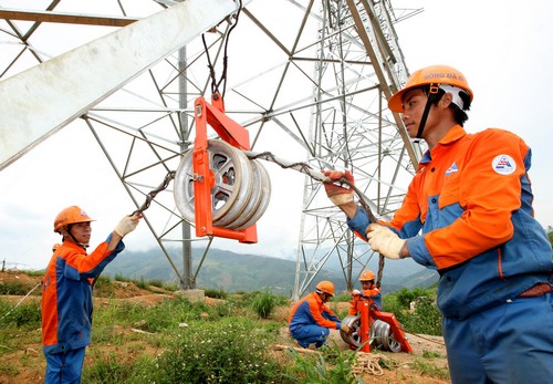 C&aacute;n bộ c&ocirc;ng nh&acirc;n vi&ecirc;n Cty CP S&ocirc;ng Đ&agrave; lu&ocirc;n bền bỉ vượt kh&oacute;, kh&ocirc;ng ngừng s&aacute;ng tạo để n&acirc;ng cao năng suất chất lượng chung