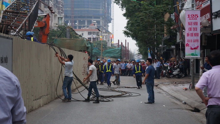 sập cần cẩu