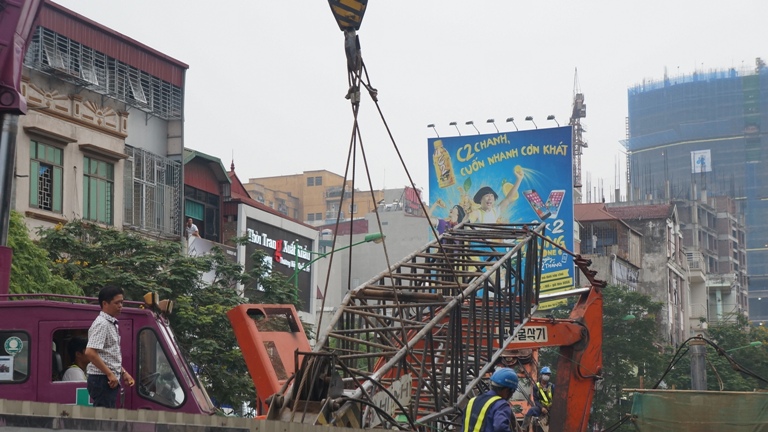 sập cần cẩu