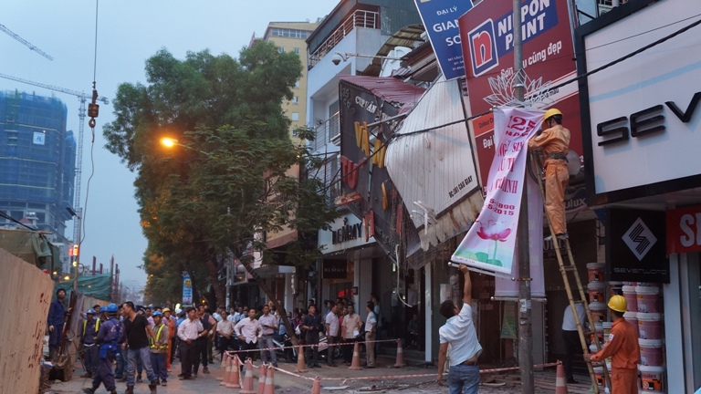 sập cần cẩu