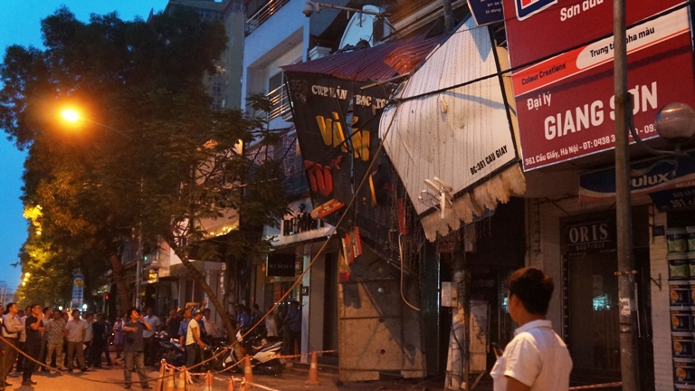 sập cần cẩu