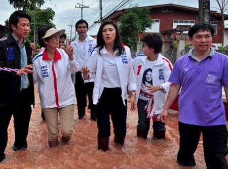 hình ảnh rất đời thường của cựu Thủ tướng Thái Lan Yingluck Shinawatra hình ảnh rất đời thường của cựu Thủ tướng Thái Lan Yingluck Shinawatra