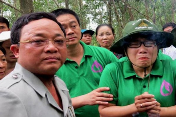 cậu thủy t&igrave;m h&agrave;i cốt