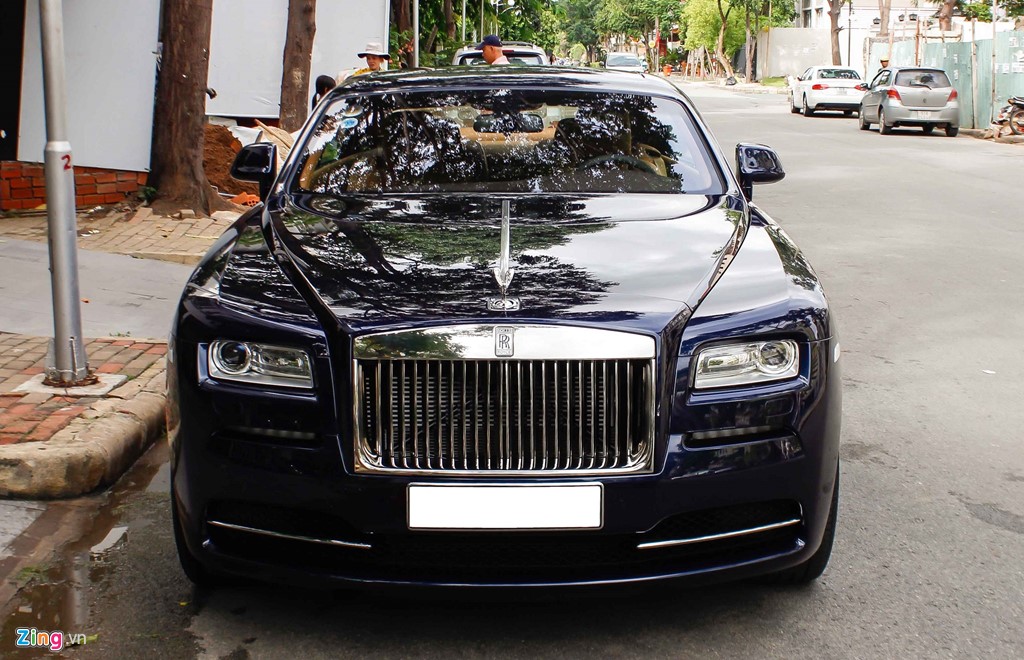 Trước đó thiếu gia phố núi mới tậu thêm chiếc coupe siêu sang Rolls-Royce Wraith, sau khi bổ sung Lamborghini Huracan vào bộ sưu tập cách đây ít ngày. Được biết thời điểm đó thiếu gia Phan Thành cũng lựa chọn Wraith là chiếc xe tiếp theo trong bộ sưu tập. Trước đó thiếu gia phố núi mới tậu thêm chiếc coupe siêu sang Rolls-Royce Wraith, sau khi bổ sung Lamborghini Huracan vào bộ sưu tập cách đây ít ngày. Được biết thời điểm đó thiếu gia Phan Thành cũng lựa chọn Wraith là chiếc xe tiếp theo trong bộ sưu tập.