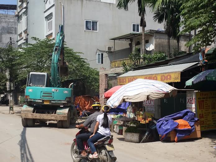 Gia đ&igrave;nh chị Huyền cho người tự th&aacute;o dỡ c&ocirc;ng tr&igrave;nh