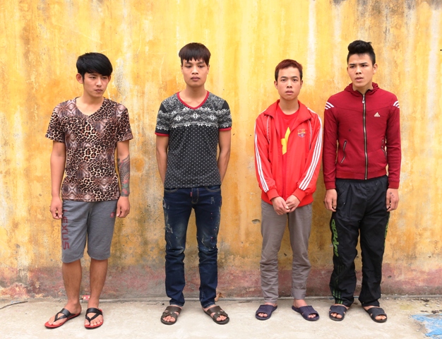 4 đối tượng cướp giật tại cơ quan c&ocirc;ng an
