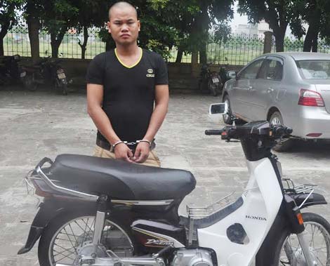 Cướp xe m&aacute;y