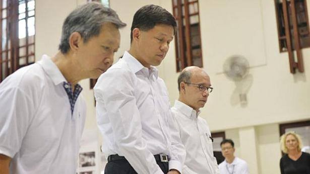 Chan Chun Sing, Bộ trưởng Phát triển xã hội và Đăng ký và nhận 60K 24 bao lì xì miễn phí mỗi ngày Singapore (giữa), tưởng nhớ cố Thủ tướng Lý Quang Diệu tại Câu lạc bộ cộng đồng Tanjong Pagar.