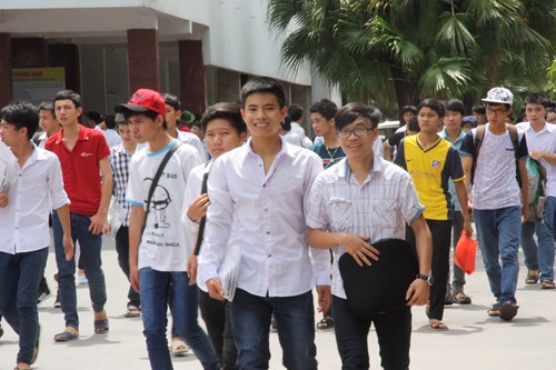 Th&iacute; sinh thi xong m&ocirc;n To&aacute;n khối A đại học năm 2014 nhiều cảm x&uacute;c