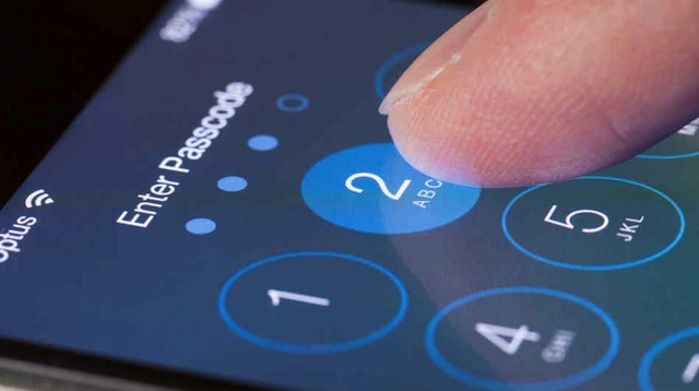 Hiện cơ quan điều tra TPHCM đang khẩn trương truy t&igrave;m tung t&iacute;ch t&ecirc;n cướp điện thoại iPhone c&ograve;n giả danh c&ocirc;ng an để đ&ograve;i mật khẩu