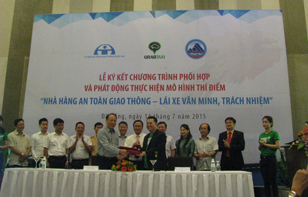 Lễ k&yacute; kết chương tr&igrave;nh phối hợp thực hiện m&ocirc; h&igrave;nh th&iacute; điểm &lsquo;Nh&agrave; h&agrave;ng an to&agrave;n giao th&ocirc;ng &ndash; L&aacute;i xe văn minh, tr&aacute;ch nhiệm&rsquo; tại Đ&agrave; Nẵng