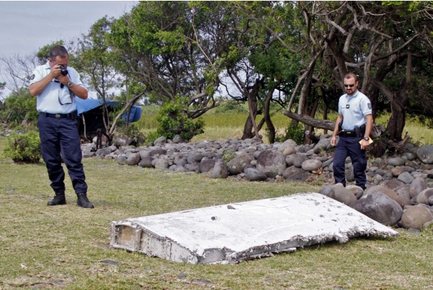 Vạt c&aacute;nh m&aacute;y bay Malaysia MH370 mất t&iacute;ch được t&igrave;m thấy tr&ecirc;n đảo Reunion (Ph&aacute;p) hồi th&aacute;ng 7
