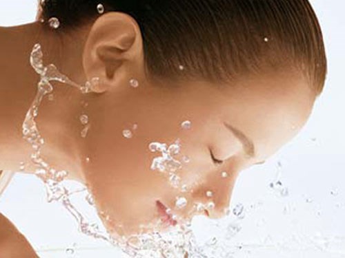 Bước đầu ti&ecirc;n để chăm s&oacute;c da l&agrave; rửa mặt thường xuy&ecirc;n